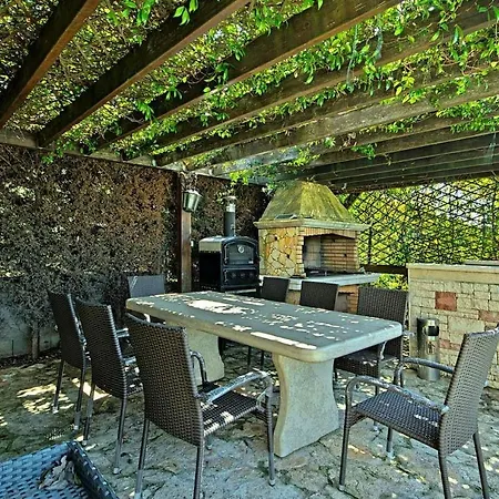 Appartement Stunning In With Kitchen
