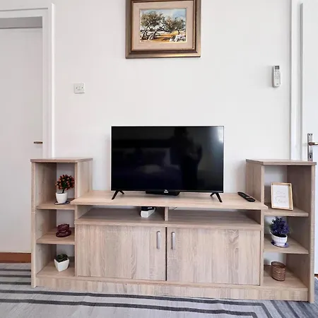 Stunning In With Kitchen * Pula