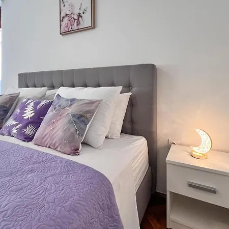 Stunning In With Kitchen Apartment Pula