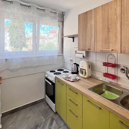 Stunning In With Kitchen Pula